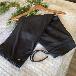 Nike Cropped Leggings/Pants  